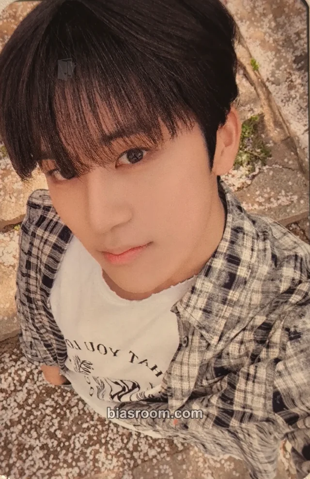 Junwoo LUN8 STAY IN THE MOMENT Fan Signing Event in Seoul K-pop photocard