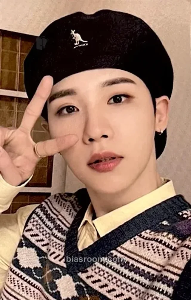 Woong AB6IX 2022 WINTER Photobook HYPNOGRAM K-pop 小卡