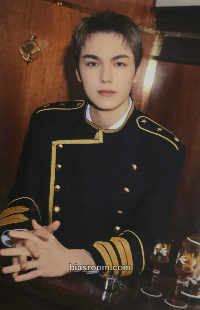 Vernon SEVENTEEN 2026 10TH SVT IN CARAT LAND K-pop photocard
