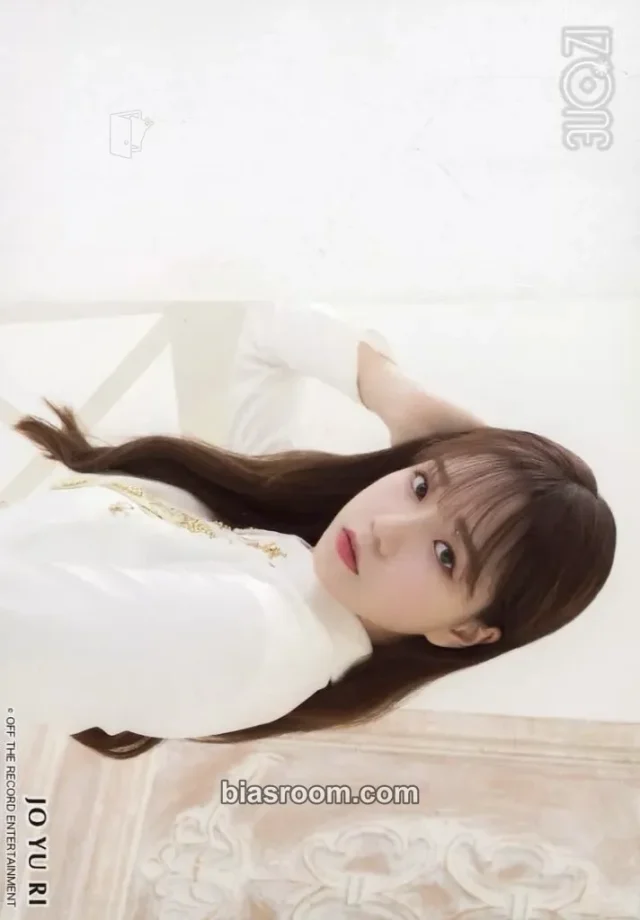 Jo Yuri IZ*ONE EYES ON ME K-pop photocard