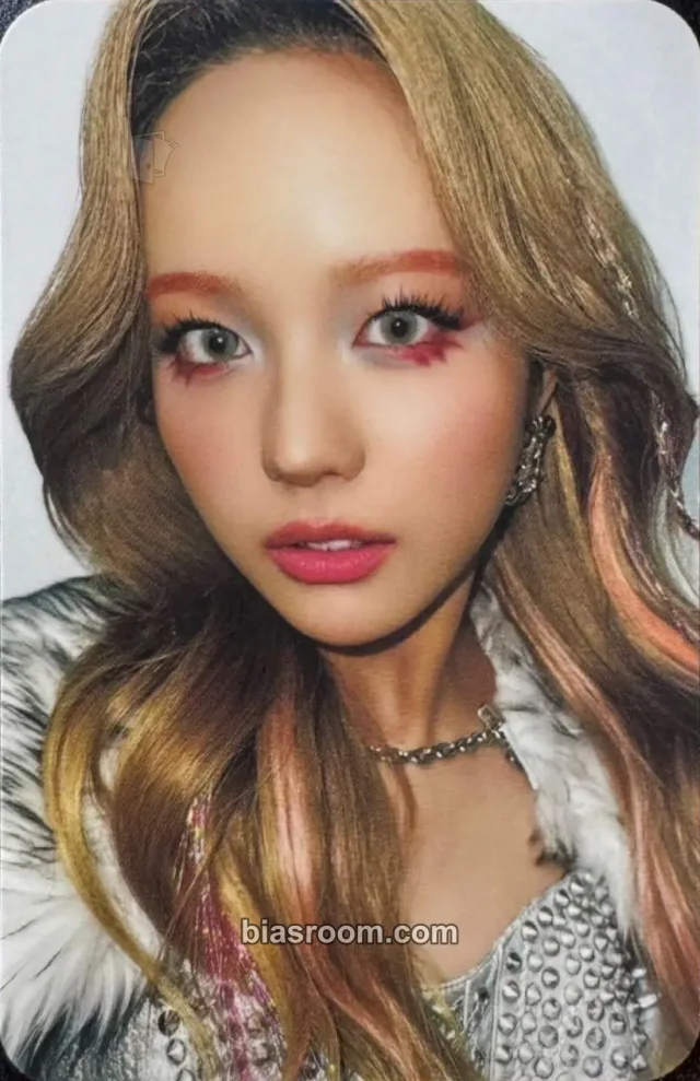 JURIA XG XG FIRST WORLD TOUR: THE FIRST HOWL K-pop photocard