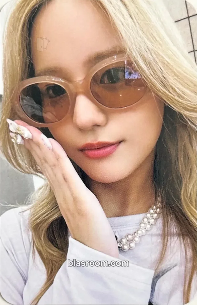 JURIA XG XG FIRST WORLD TOUR: THE FIRST HOWL K-pop photocard