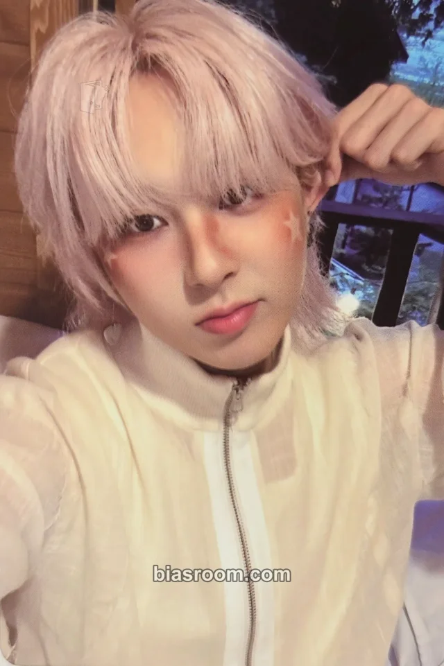 Giuk ONEWE 面 : Unknown Atlas K-pop photocard