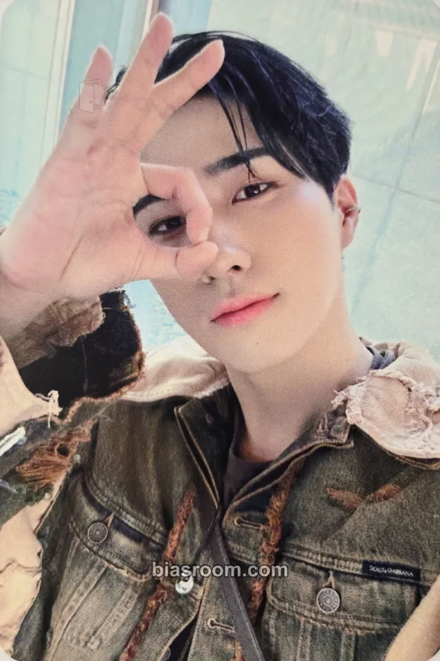 Harin ONEWE Maze: Ad Astra K-pop photocard