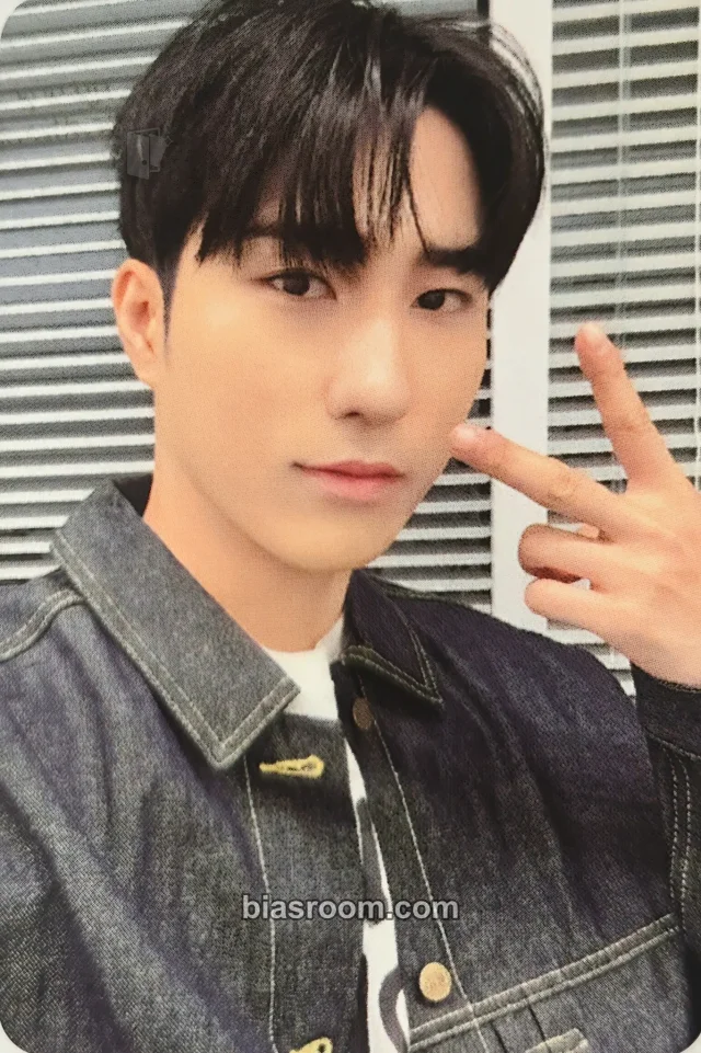 Harin ONEWE Maze: Ad Astra K-pop photocard