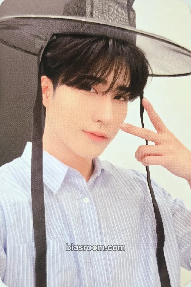 Harin ONEWE Maze: Ad Astra K-pop photocard