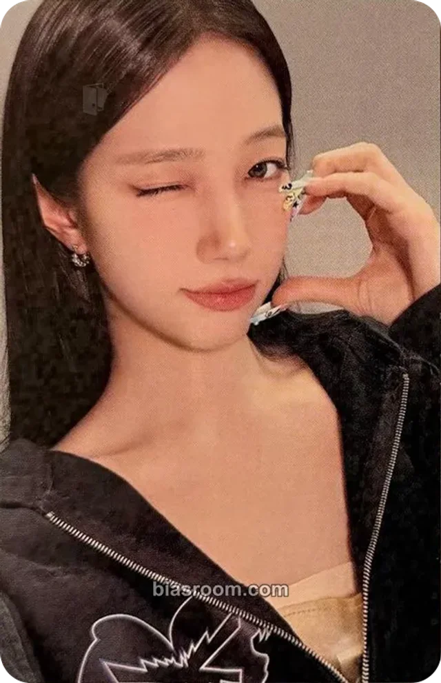 Photocard K-pop Kazuha LE SSERAFIM Made My Night