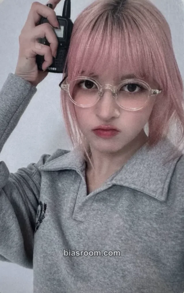Lily NMIXX NMIXX HIDE OUT: Secret of SWEET OASIS K-pop photocard