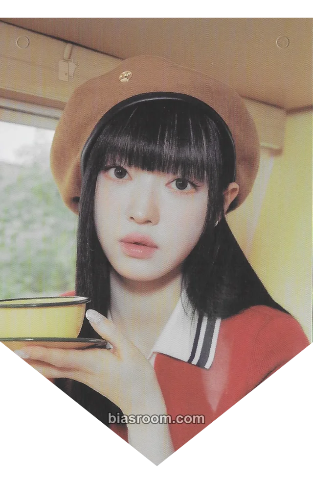 YooA OH MY GIRL 2025 Season's Greetings [LET'S GO ON A TRIP] K-pop photocard