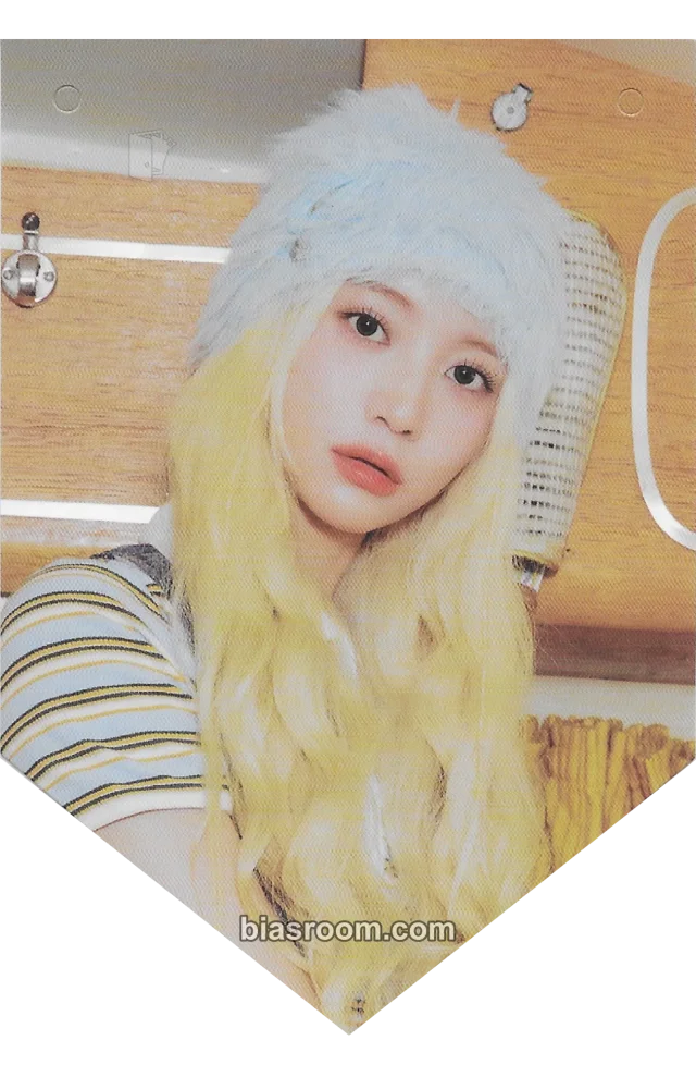Yubin OH MY GIRL 2025 Season's Greetings [LET'S GO ON A TRIP] K-pop photocard