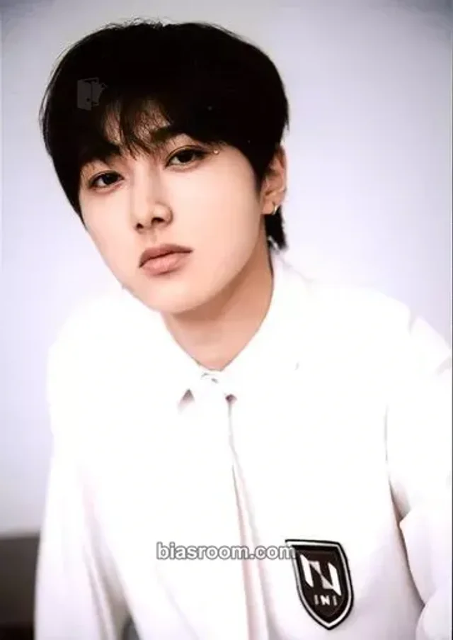 Takumi INI A K-pop photocard