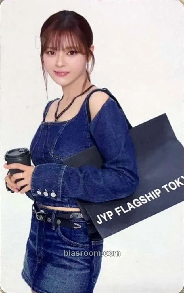 Jeongyeon TWICE JYP FLAGSHIP TOKYO K-pop photocard