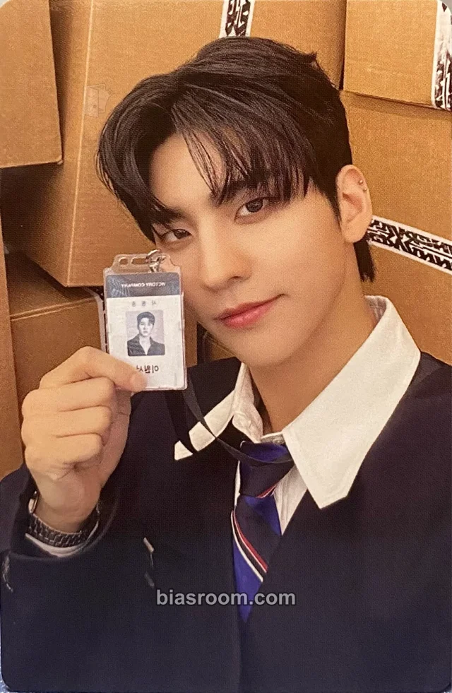Gon VANNER GREETINGS VANNER - [VVeird Office] 2025 SEASON'S GREETINGS K-pop photocard
