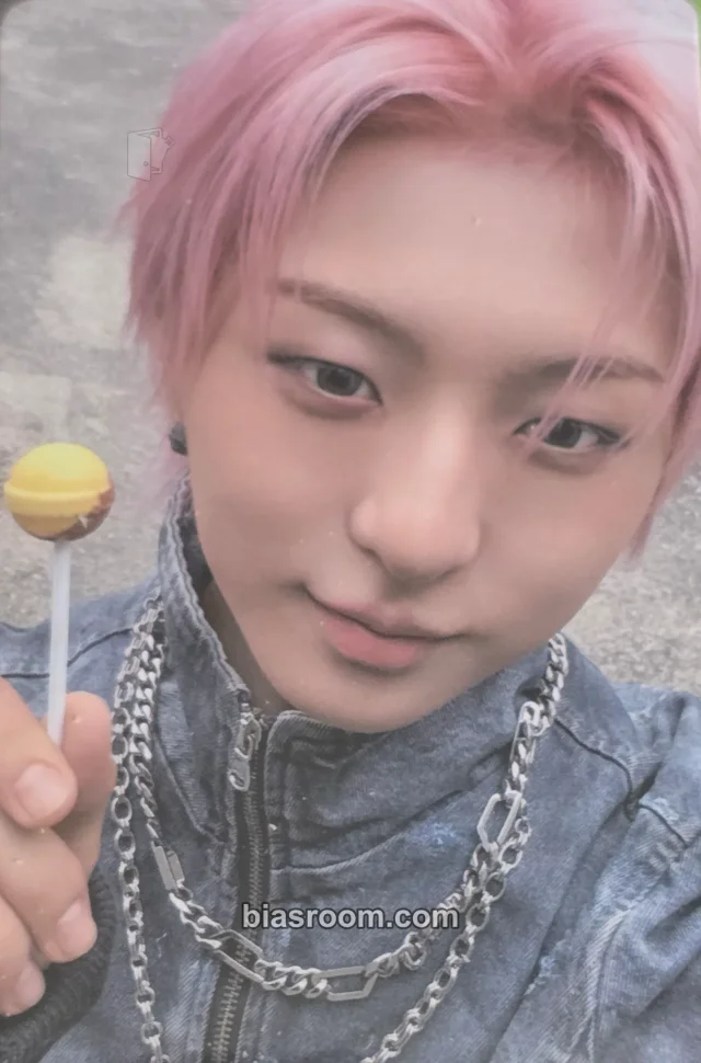 Miraku NouerA [.exe] K-pop photocard