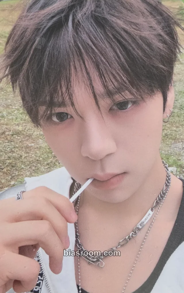 Hyunjun NouerA [.exe] K-pop photocard