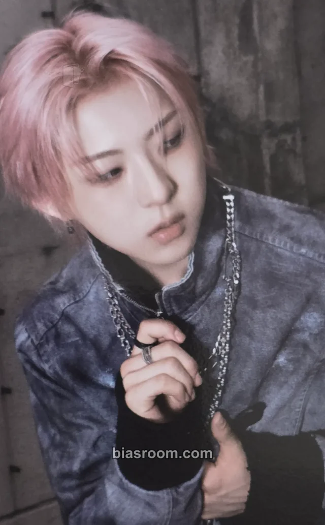 Miraku NouerA [.exe] K-pop photocard
