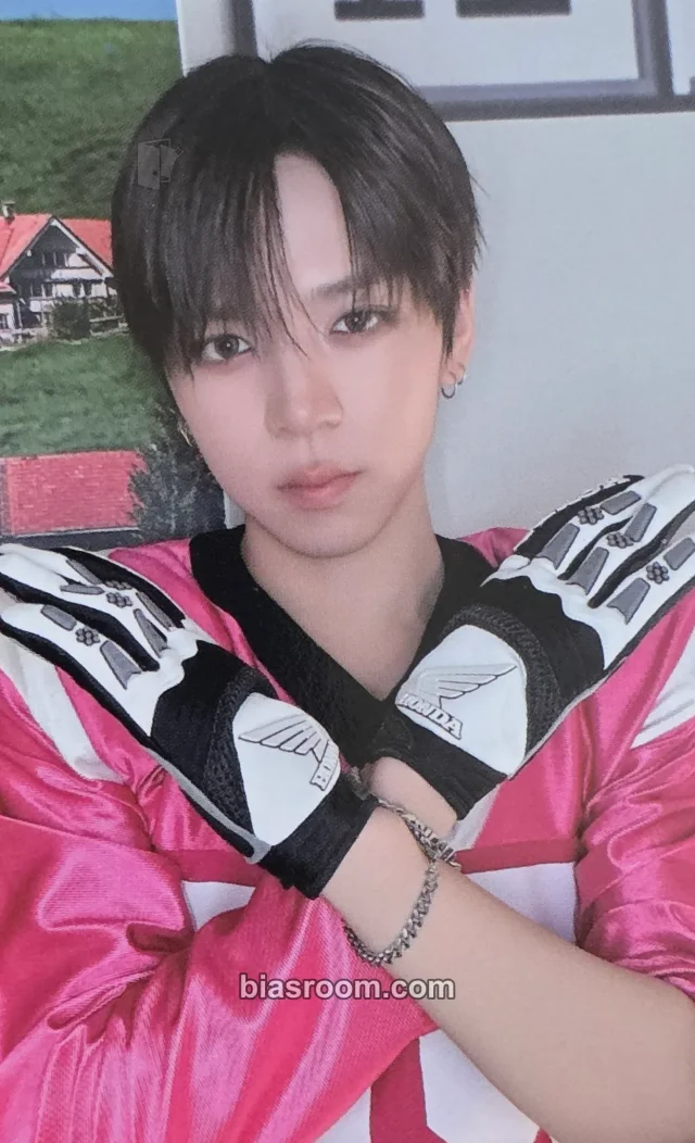 Hyunjun NouerA [.exe] K-pop photocard