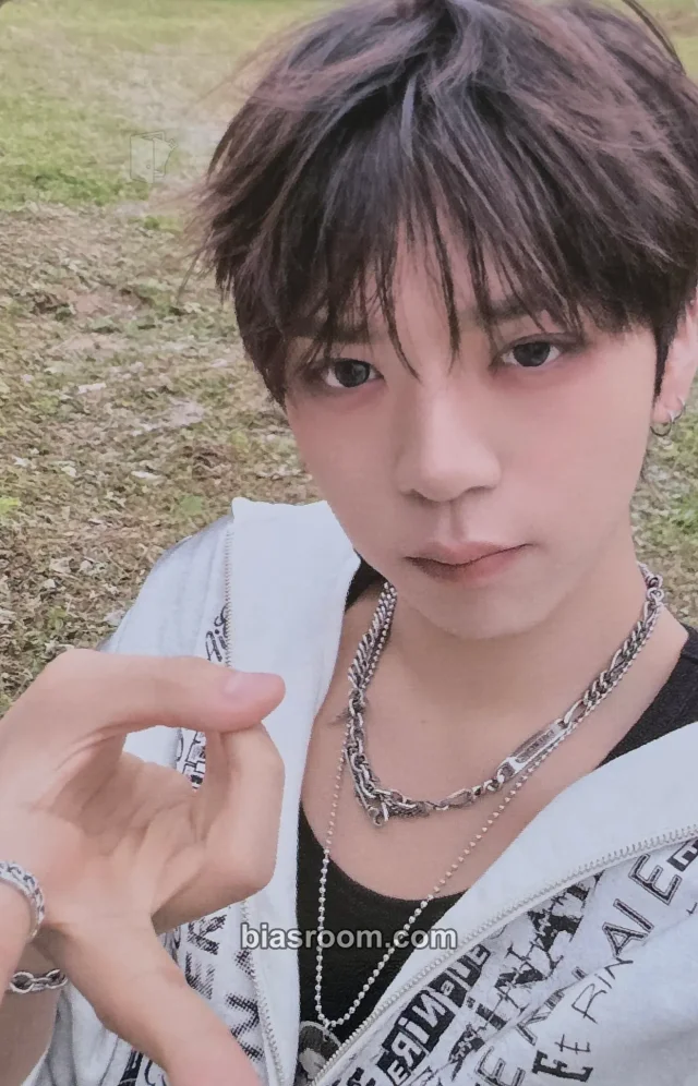 Hyunjun NouerA [.exe] K-pop photocard