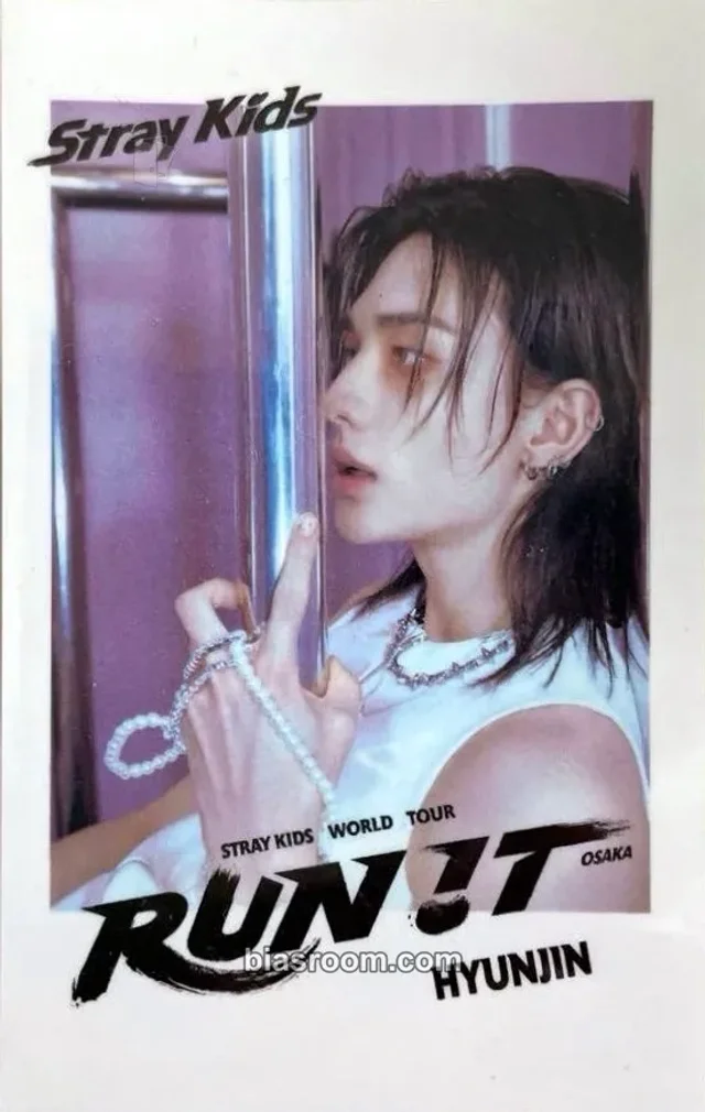 Photocard K-pop di Hyunjin Stray Kids RUN IT World Tour