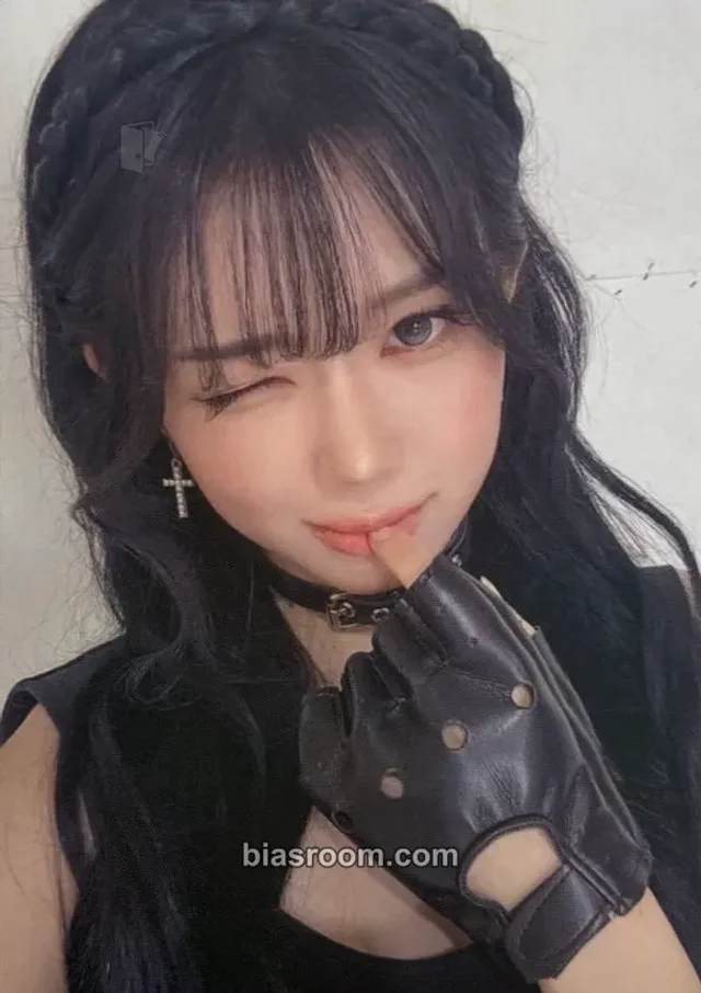 Yubin tripleS 4th World Tour <ANDLESS> K-pop photocard