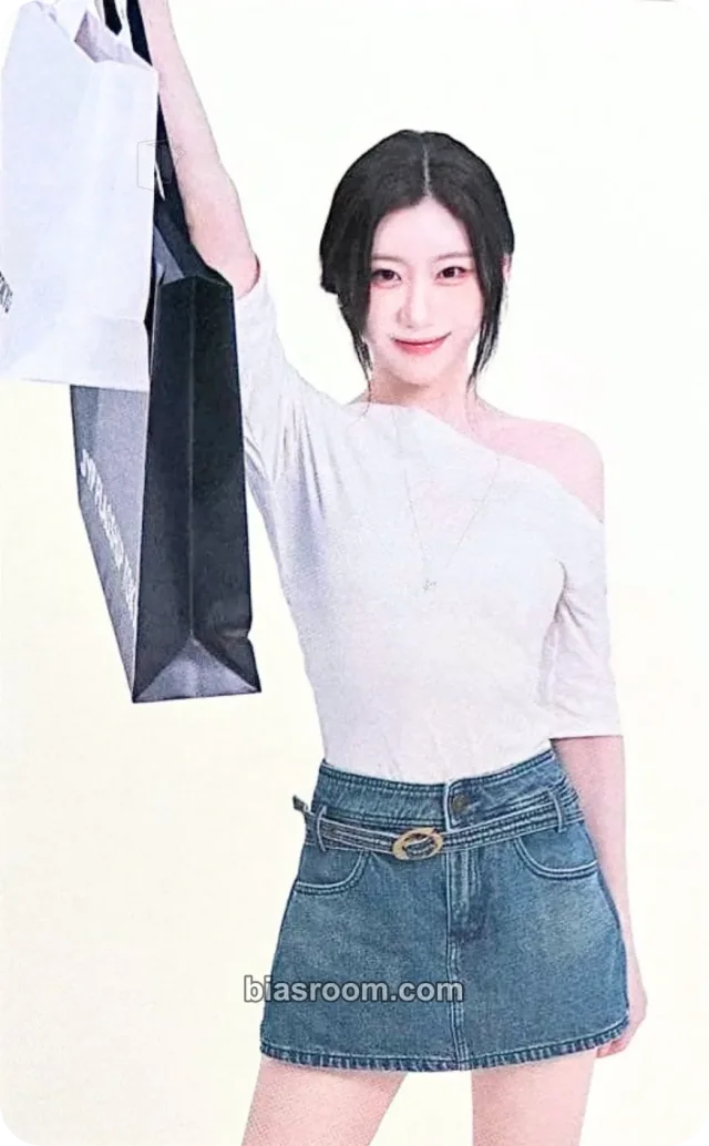 Chaeryeong ITZY JYP FLAGSHIP TOKYO K-pop Photocard