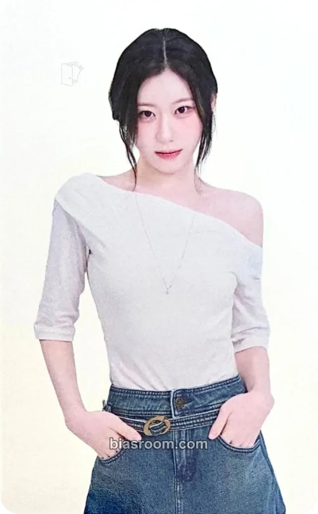 Chaeryeong ITZY JYP FLAGSHIP TOKYO K-pop Photocard