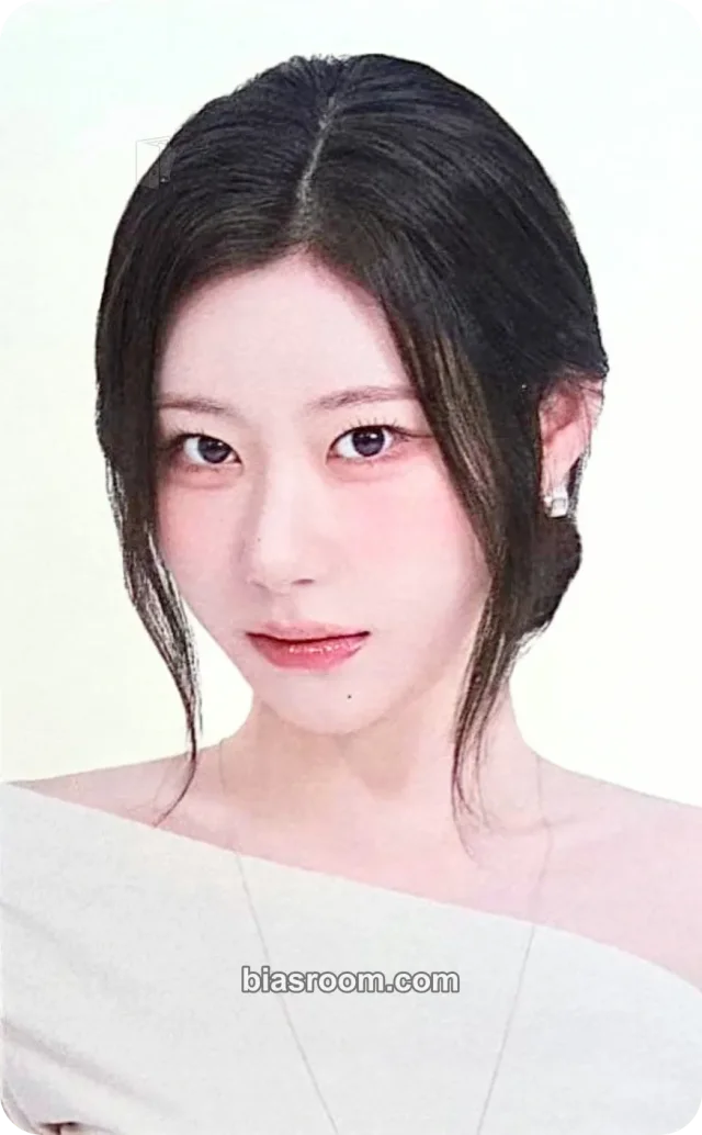 Chaeryeong ITZY JYP FLAGSHIP TOKYO K-pop Photocard