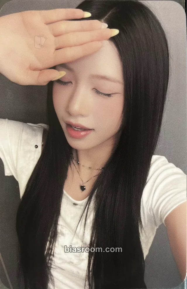 Zena RESCENE Runaway K-pop photocard