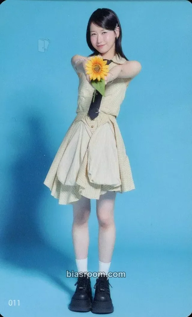 Momona  ME:I 2024 ME:ICONIC Hi-SUMMER K-pop photocard