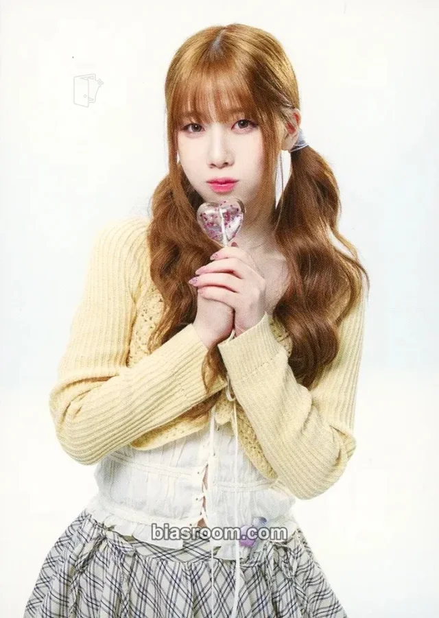 Ayane ME:I WHO I AM  K-pop photocard