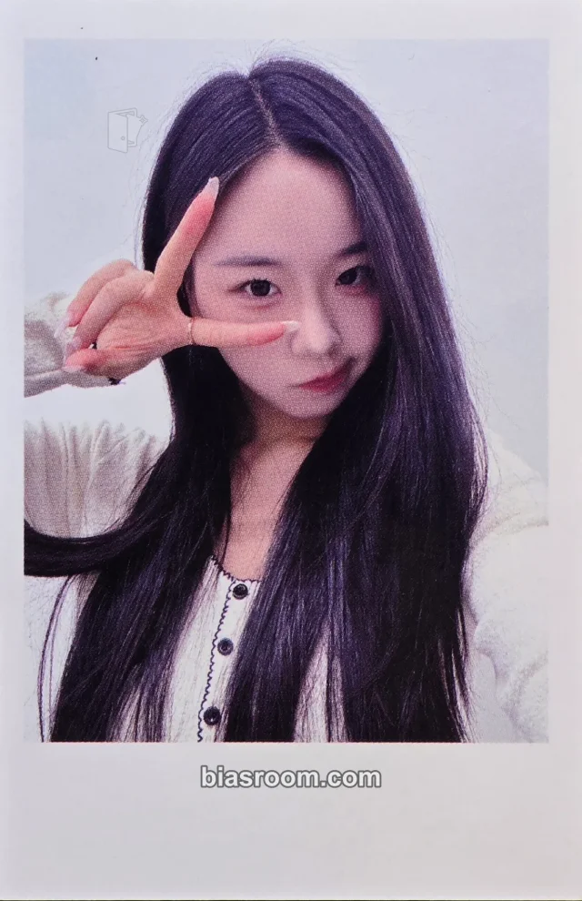 Chaeyeon tripleS Beyond Beauty K-pop photocard
