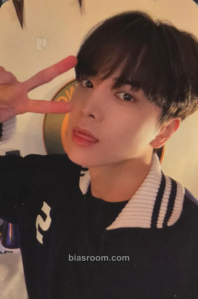 Younghoon THE BOYZ THE AZIT: Pop-up store in Seoul  K-pop photocard