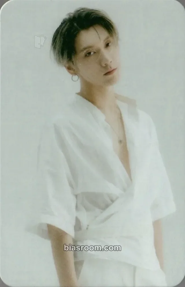 Photocard K-pop di Ten WayV 2021 Season's Greetings