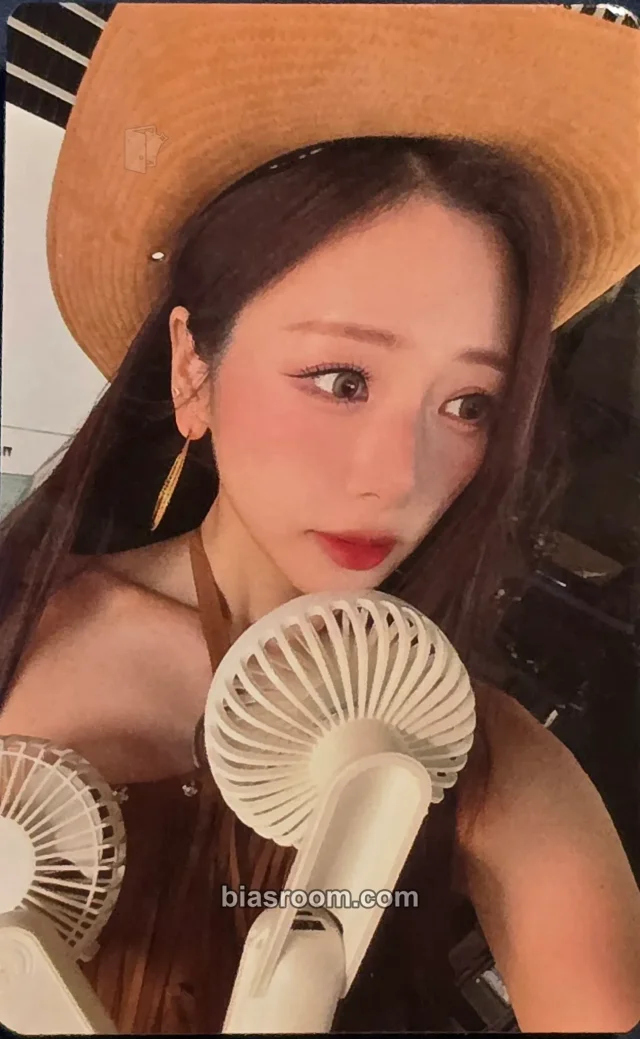 Photocard K-pop de JiU Dreamcatcher UAU Playlist [#Youryouth] Fancon in America