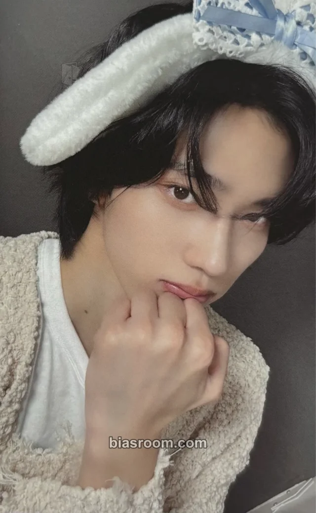 Chael LUN8 Butterfly K-pop photocard