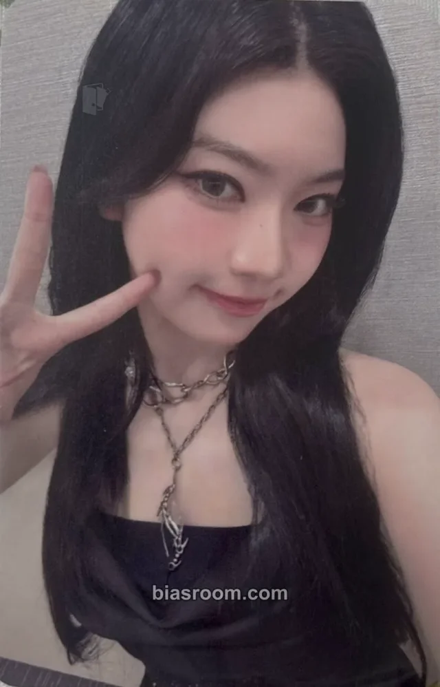 Isa STAYC STAY ALIVE K-pop photocard