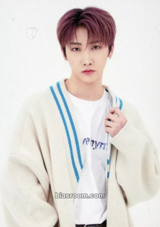 Hoyoung VERIVERY 'FACE IT' POP UP SHOP - WELCOME TO VERIWORLD  K-pop photocard