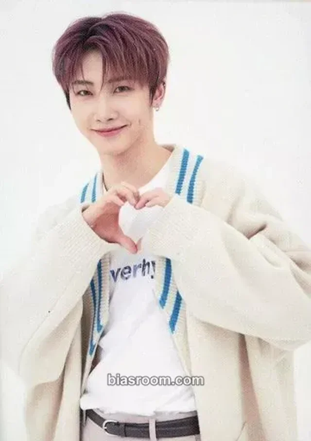 Hoyoung VERIVERY 'FACE IT' POP UP SHOP - WELCOME TO VERIWORLD  K-pop photocard