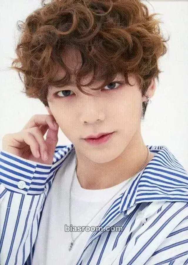 Minchan VERIVERY 'FACE IT' POP UP SHOP - WELCOME TO VERIWORLD  K-pop photocard