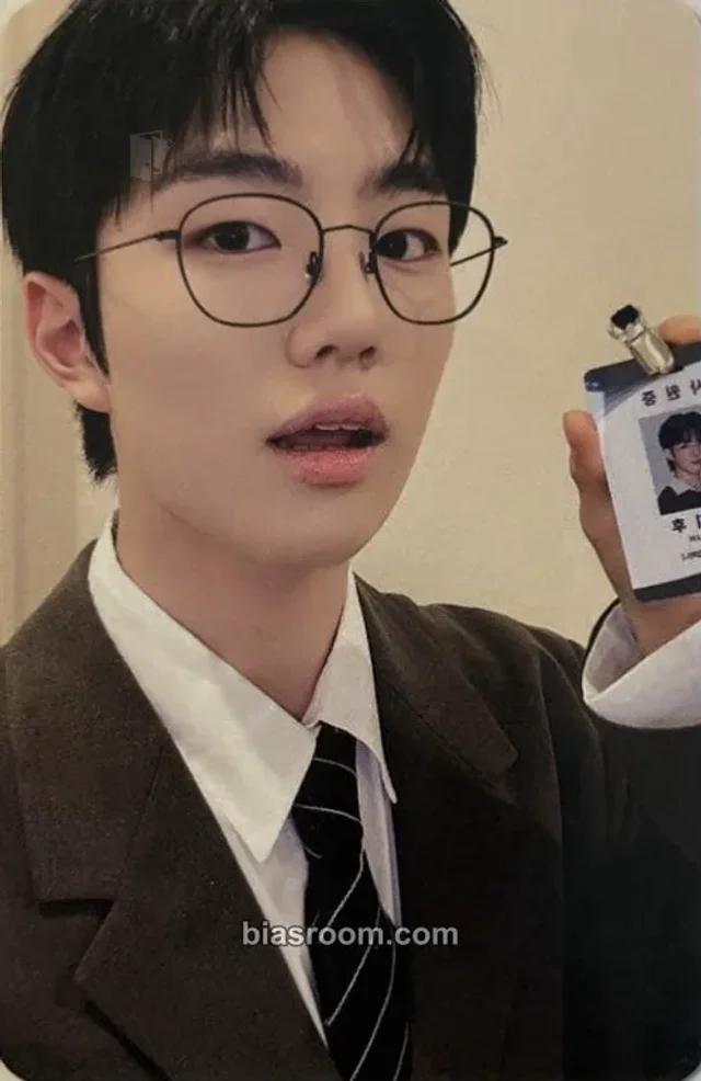 Photocard K-pop di Park Jihoo EVNNE Backtalk