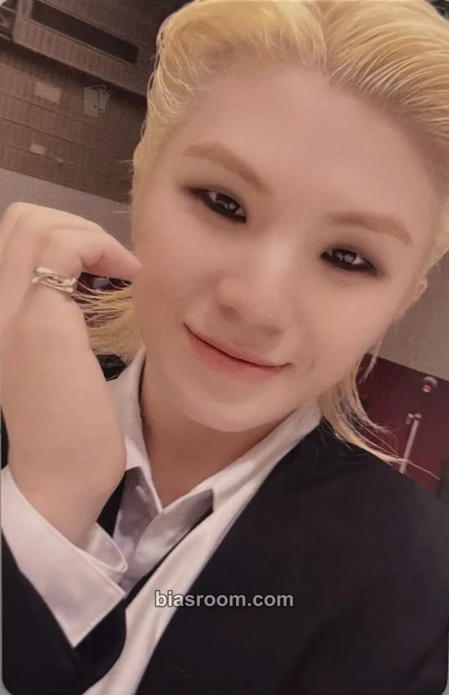 Photocard K-pop Woozi SEVENTEEN 17 IS RIGHT HERE