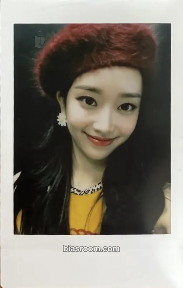 Sumin STAYC YOUNG-LUV.COM K-pop photocard