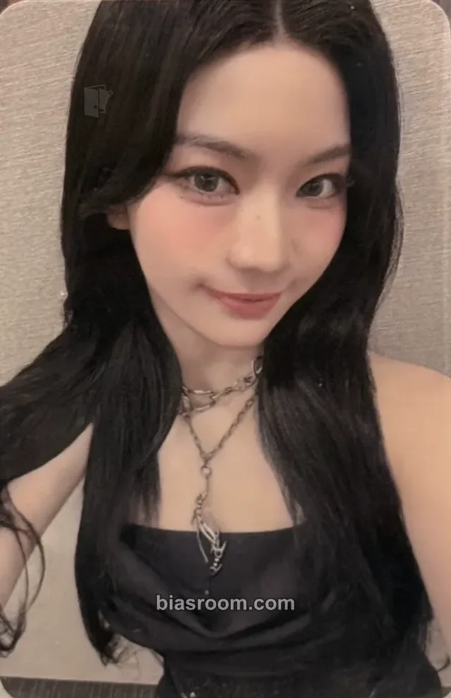 Isa STAYC STAY ALIVE K-pop photocard