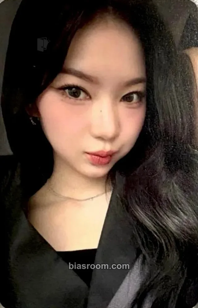 Isa STAYC STAY ALIVE K-pop photocard