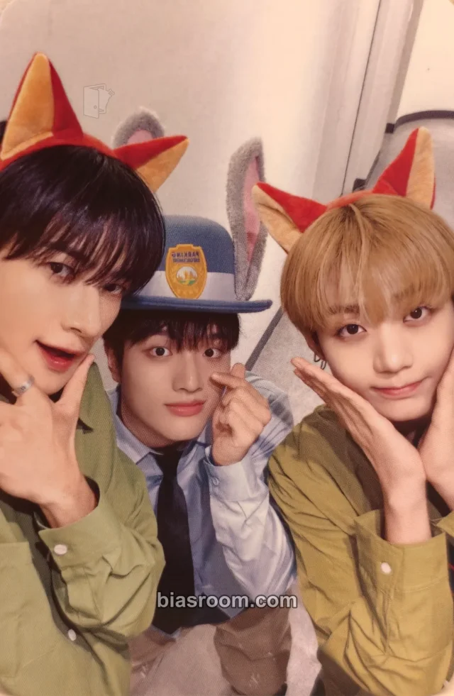TRENDZ On My Knees K-pop photocard