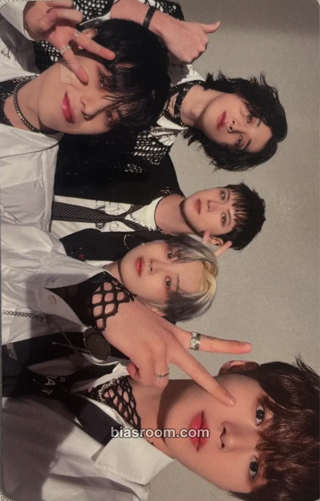 WEi WAVE K-pop photocard