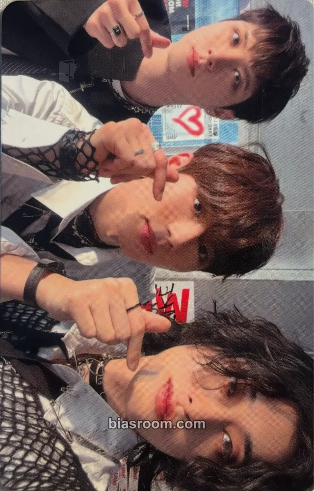 WEi WAVE K-pop photocard