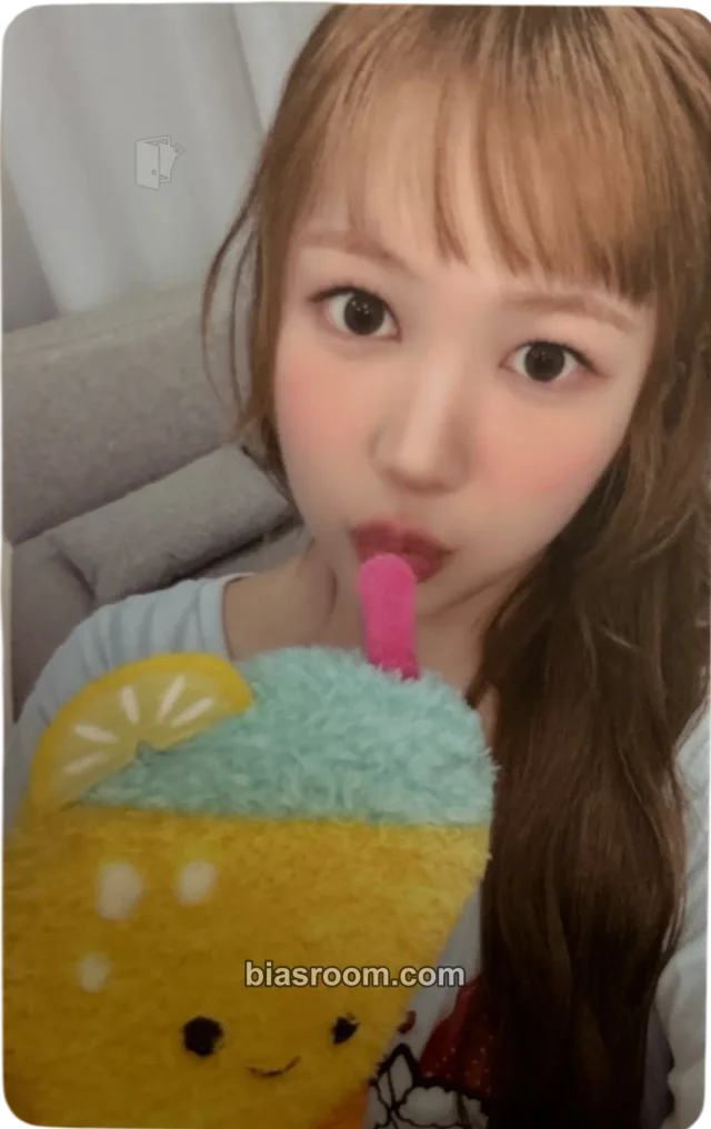 Ye-on Hearts2Hearts Lemon Tang K-pop photocard