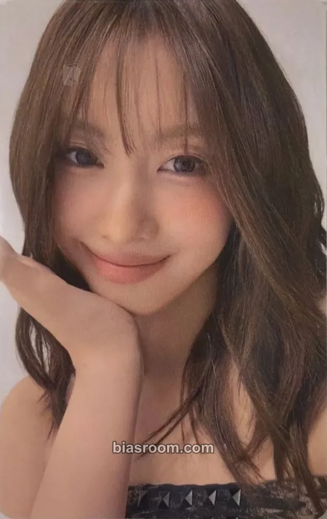 Photocard K-pop di Momo TWICE JYP FLAGSHIP TOKYO