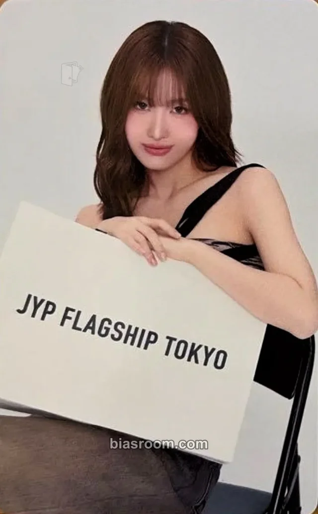 Momo TWICE JYP FLAGSHIP TOKYO K-pop photocard
